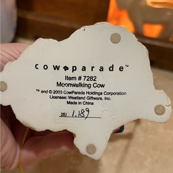 2003 CowParade Space Cow Figurine Moonwalking "Houston We Have Landed" #1189 - Picture 6 of 10